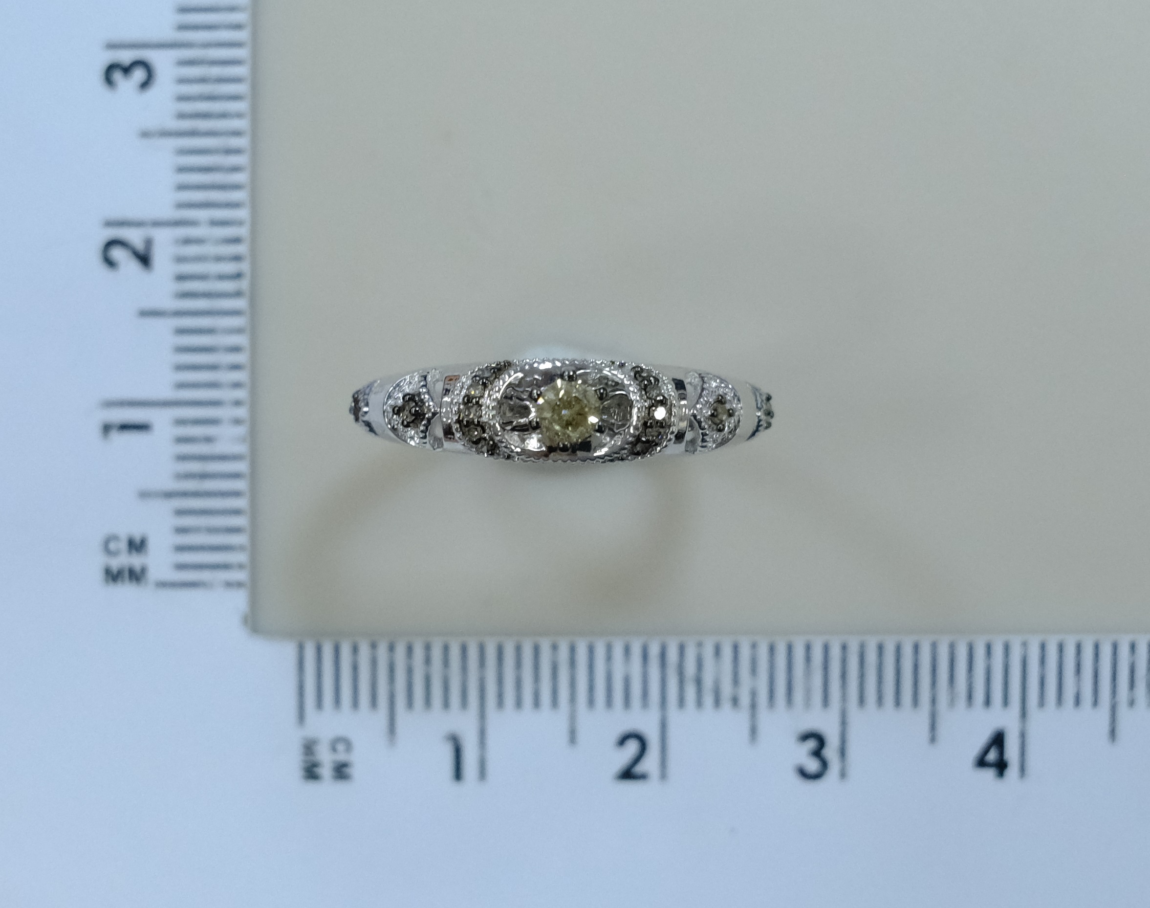 Серебряное кольцо с коньячными бриллиантами
